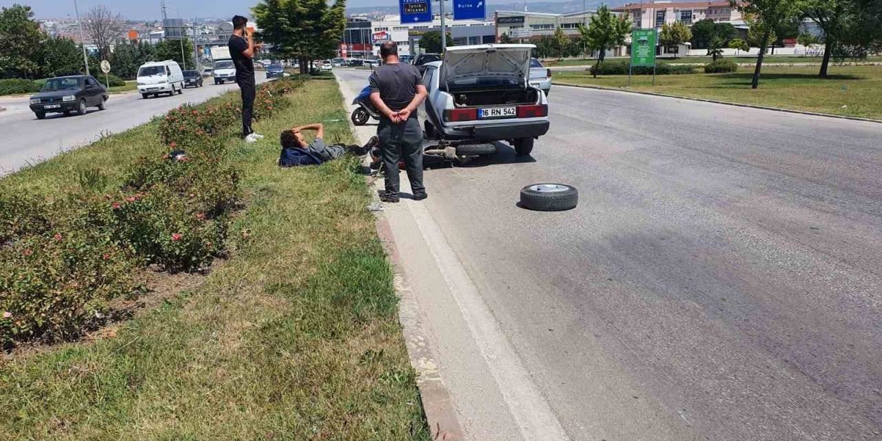 Arıza Yapan Otomobile Çarpan Motosiklet Sürücüsü Yaralandı