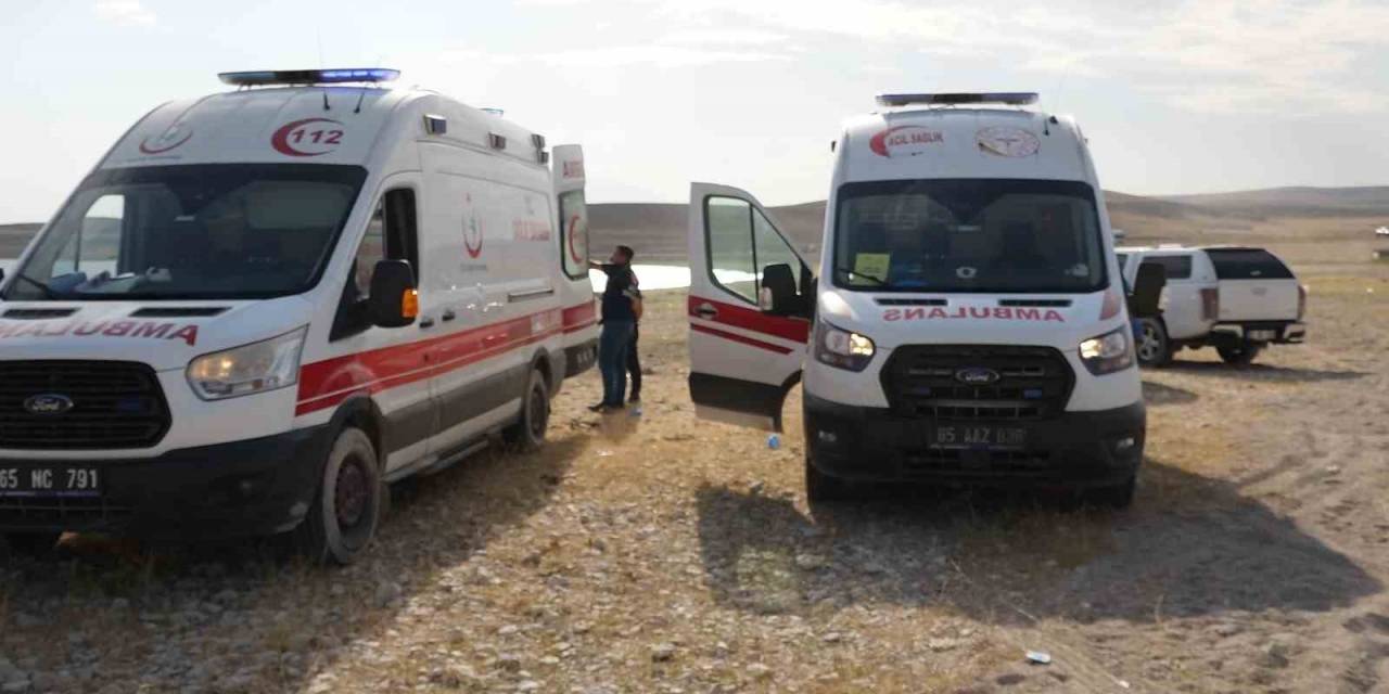 Van Gölü’ne Giren 1 Genç İle Onu Kurtarmaya Çalışan Kişi Boğuldu