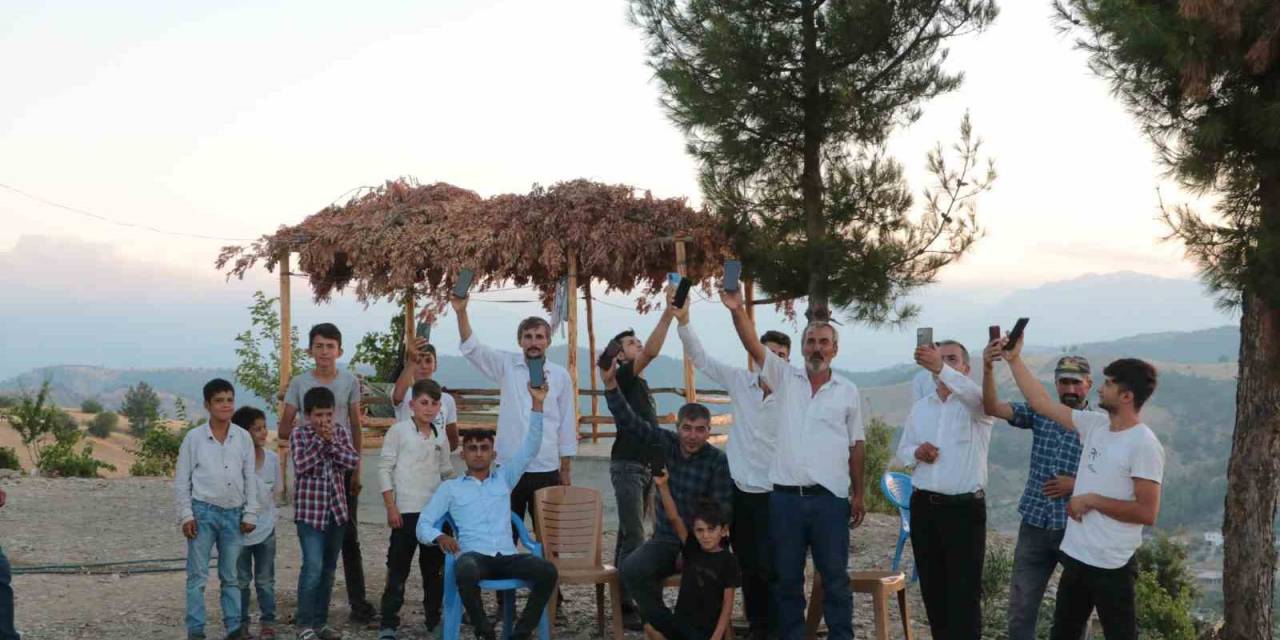 Bin Kişinin Yaşadığı Mahallede ‘telefon Çekmiyor’ Tepkisi