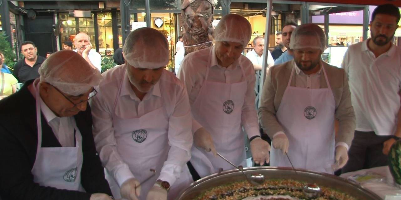 Gaziosmanpaşa’da 3 Bin Kişiye Aşure Dağıtıldı