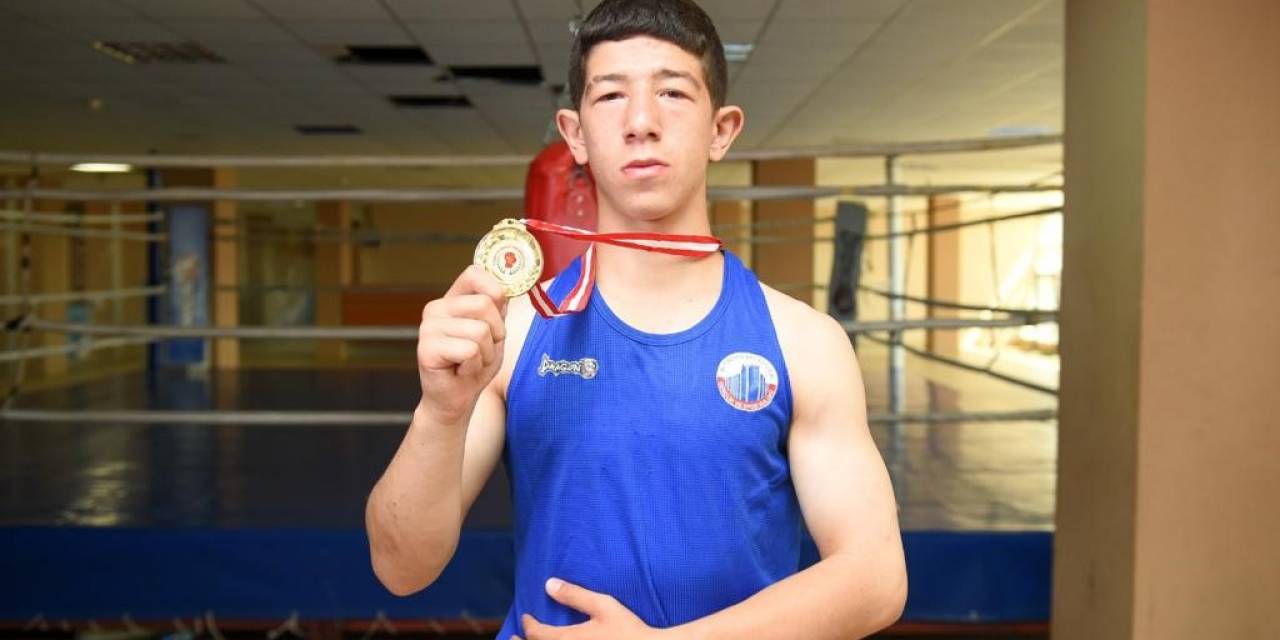 Altındağ’ın Gururu, Türkiye Boks Şampiyonası’nda Şampiyon Oldu
