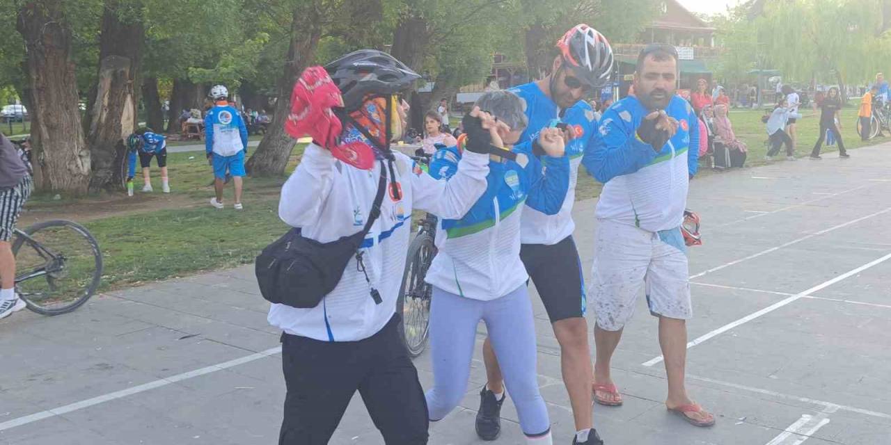Engelli Bisikletçiler Festivale Renk Kattı