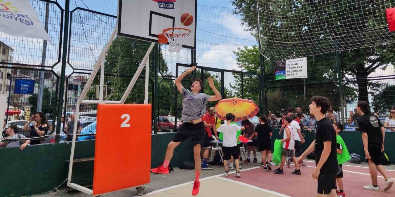 Gölcük Sahili’nde Heyecan Sırası Sokak Basketbolunda
