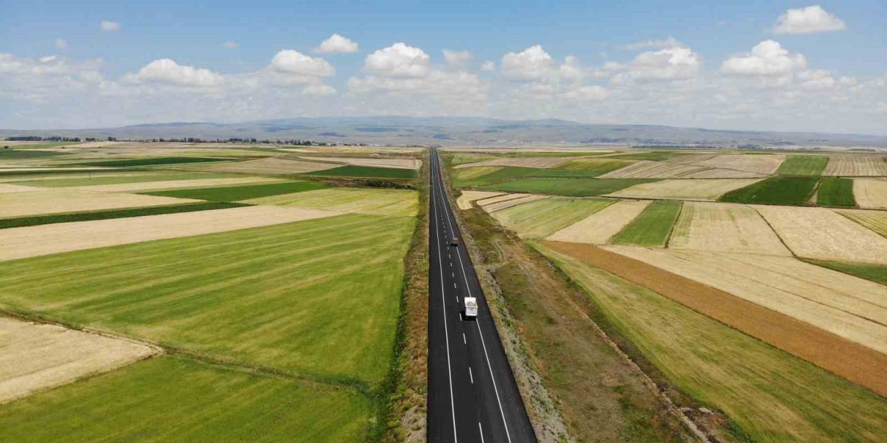 Kars’ta Tarlalardan Bereket Fışkırdı