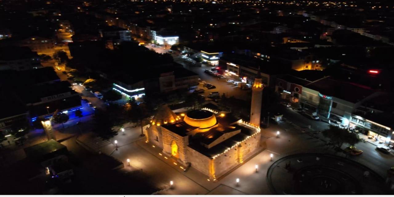 8 Asırlık Selçuklu Eseri Cacabey Medresesi Drone Görüntüsüyle Hayran Bıraktı