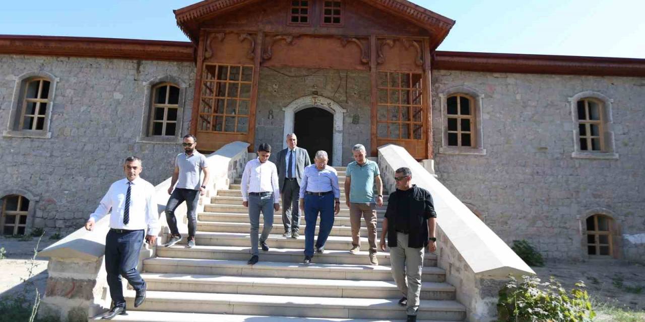 Başkan Büyükkılıç, 85 Yıllık Pazarören Öğretmen Okulu’nu İnceledi, Duygu Dolu Anlar Yaşadı