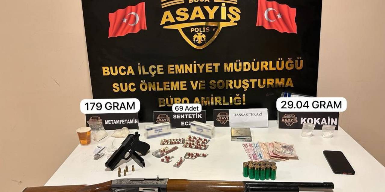 İzmir’de Uyuşturucu Evine Polis Baskını: 2 Gözaltı