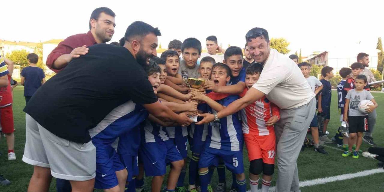 Gediz’de Futbol Turnuvası