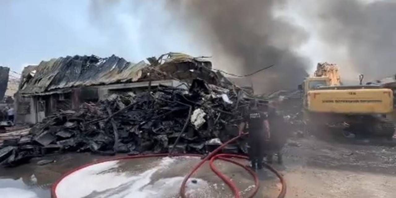 18 İş Yerine Sıçrayan Yangın Kontrol Altına Alındı
