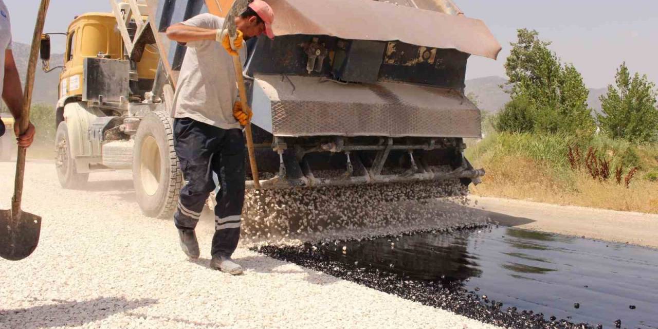 Elmalı-akçay Grup Yolunda Sathi Asfalt Çalışması Başladı