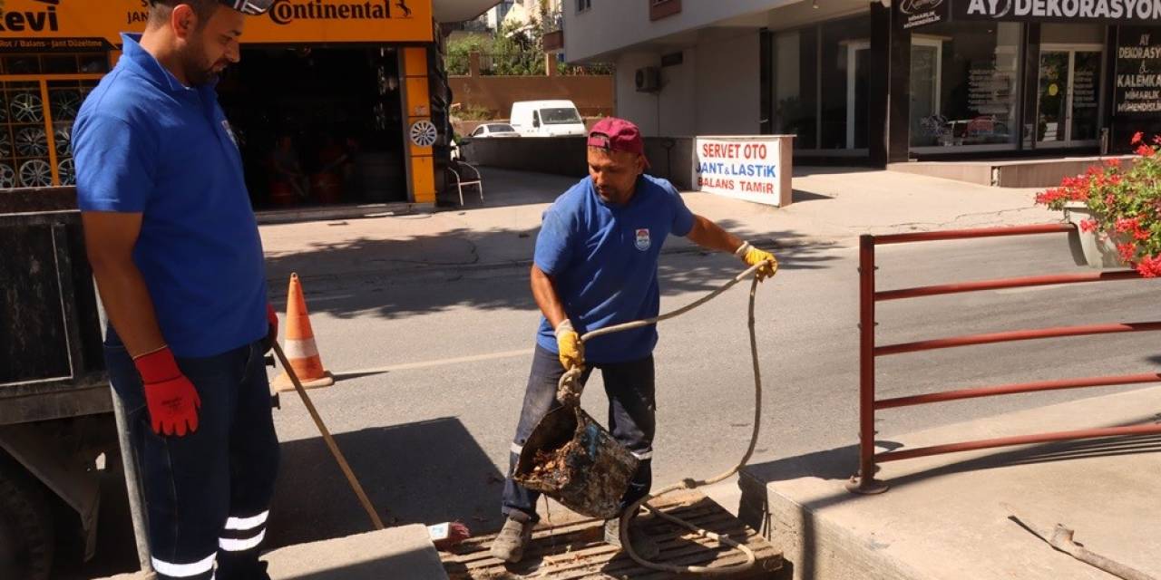 Yalova Belediyesi’nden Mazgallarda Temizlik