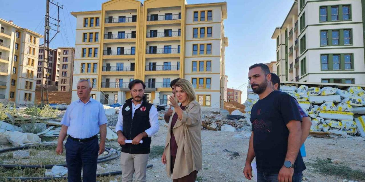 Milletvekili Ölmeztoprak: "deprem Bölgesinde Çalışmaların Hızla Sürüyor"