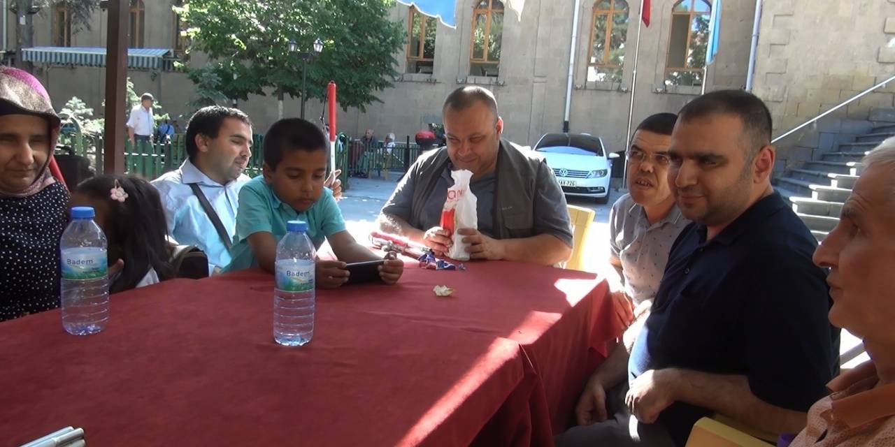 30 Yıl Sonra Sınıf Arkadaşlarıyla Buluştular