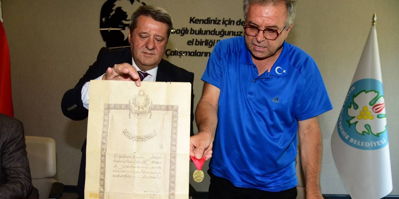 Manisa Kurtuluş Müzesi’nde Sergilenecek İlk Eserler Bağışlandı