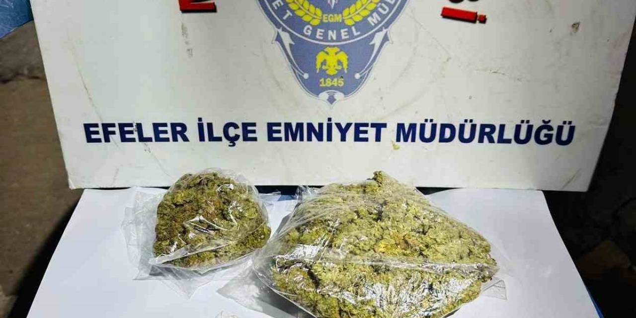 Uyuşturucu Dolu Poşetten Kurtulmaya Çalıştılar, Polisin Dikkatinden Kaçamadılar