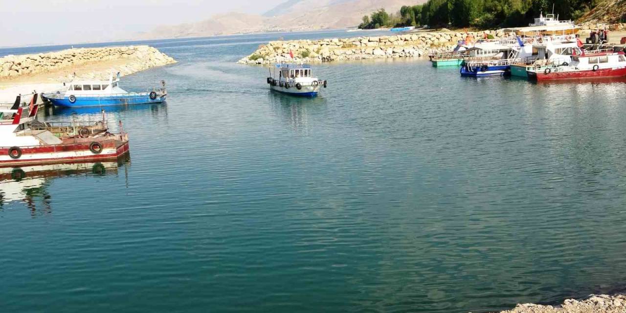 Van Gölü Sahilindeki Dereağzı Limanı Yenilendi