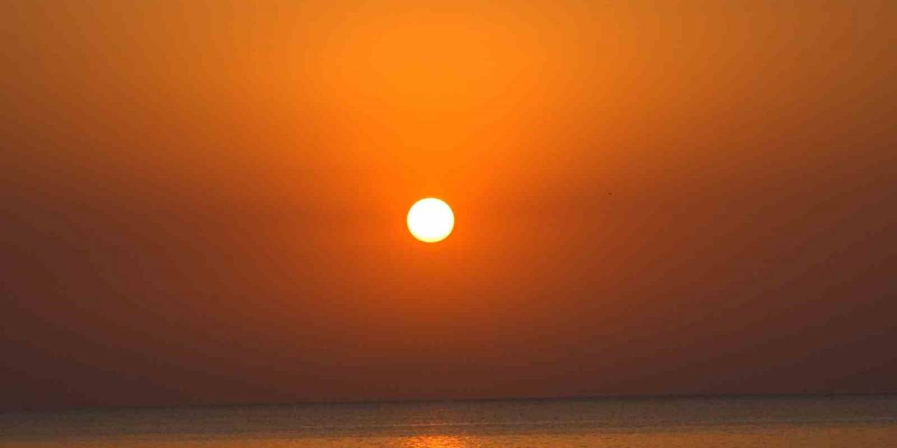 Van Gölü’nde Hayranlık Uyandıran Gün Doğumu