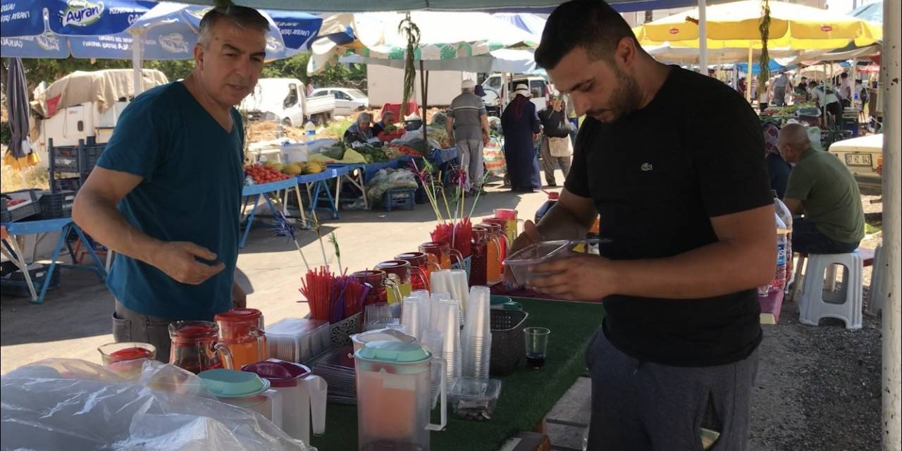 Toros Dağları’nın Zirvesinden Çuvallarla Getirdikleri Karları Bardak Bardak Satıyorlar