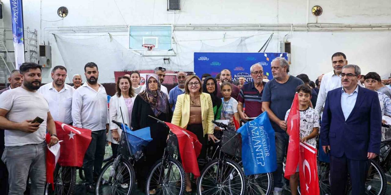 Nizip’te Bulunan Bakkallara Sepetli Bisiklet Desteği