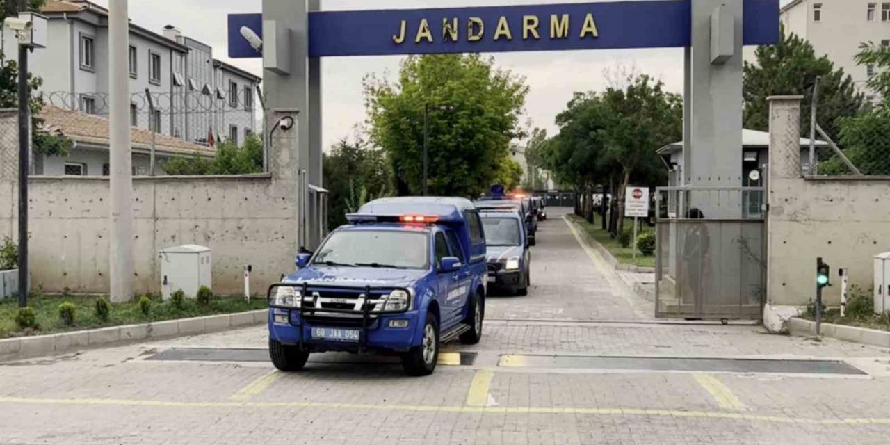 Aranan 4 Hapis Hükümlüsü Şahıs Jandarmanın Uygulamasında Yakalandı