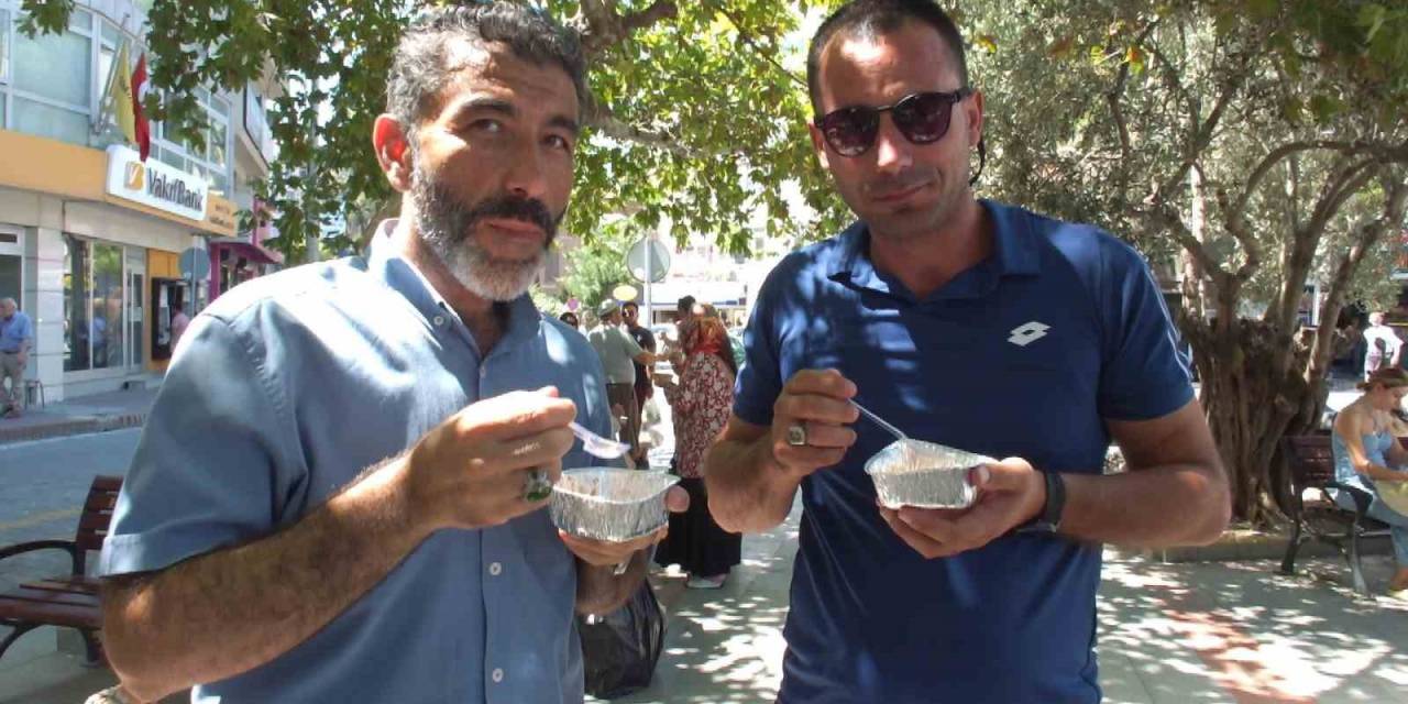 Balıkesir’de Bin 500 Kişiye Aşure İkramı