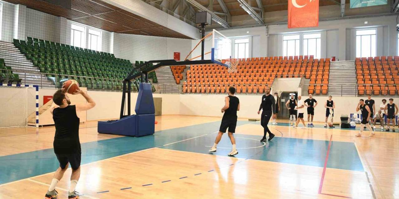 Çayırova Belediyesi Basketbol Takımı Sezonu Açtı