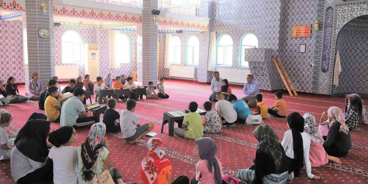 Ergani Kaymakamı Karaaslan Kur’an Kursu Öğrencileriyle Bir Araya Geldi