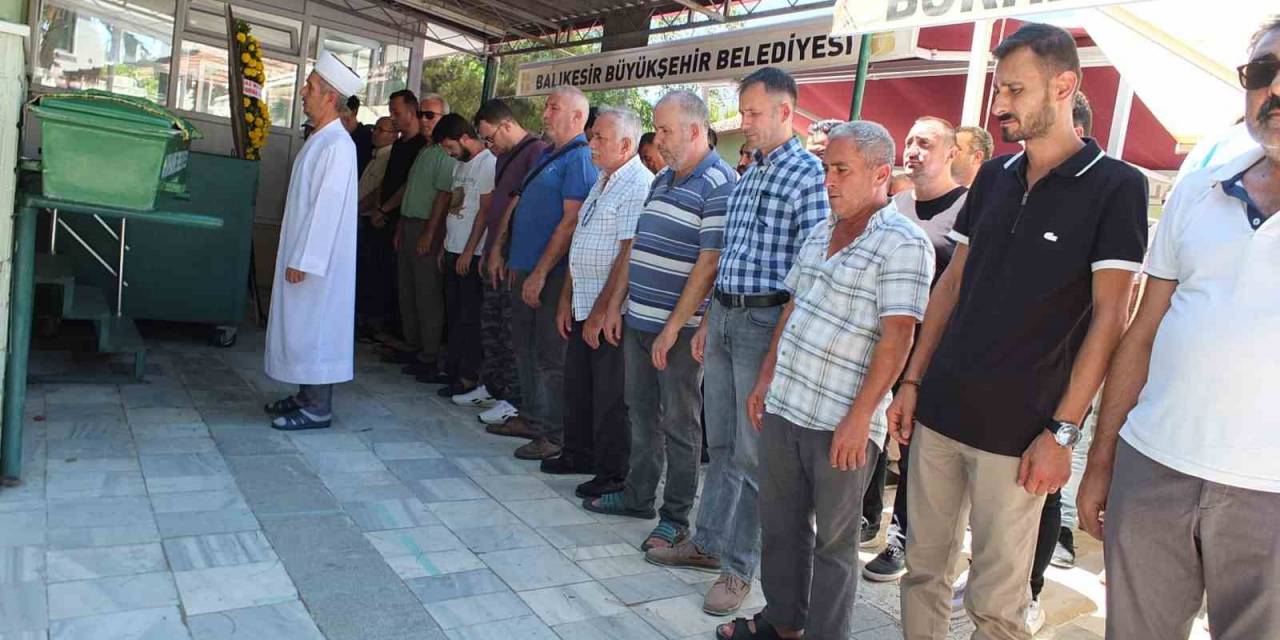 Bahçe Çimlerini Sularken Elektriğe Kapılıp Öldü