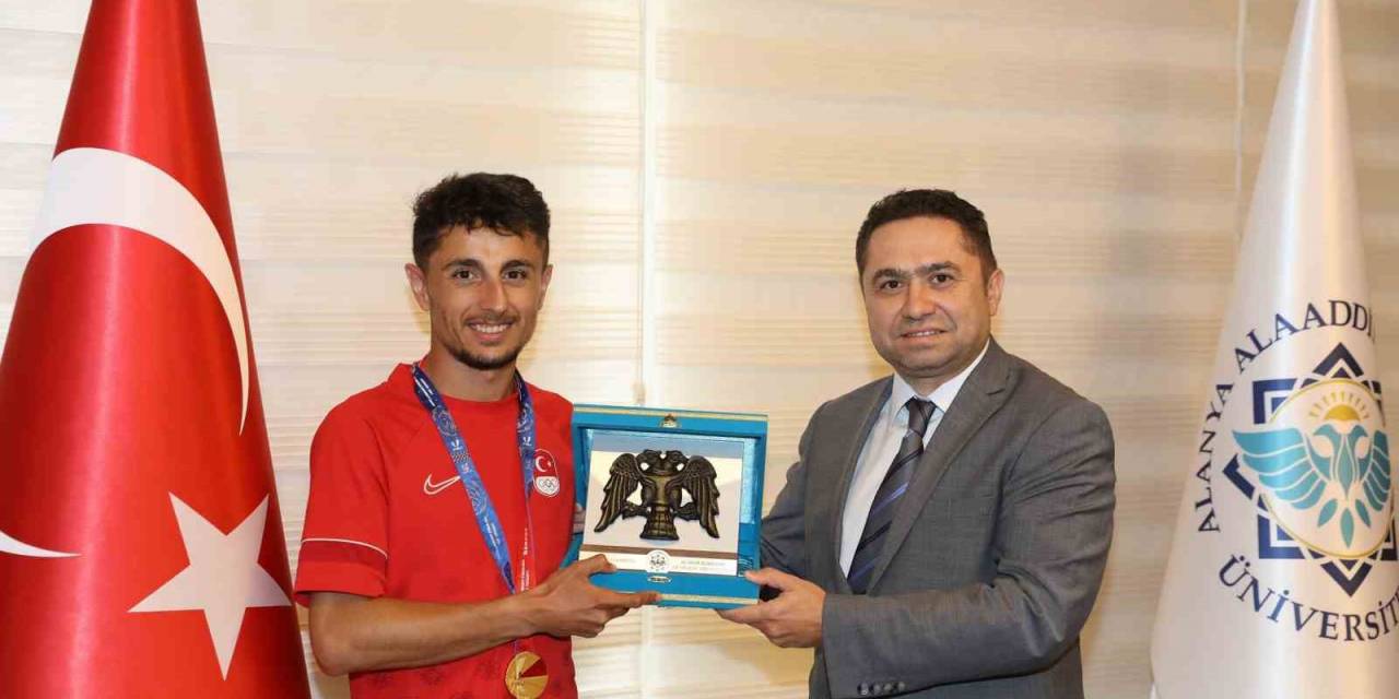 Alkü’lü Şampiyon Milli Sporcu Korkmaz, Rektör Türkdoğan İle Bir Araya Geldi