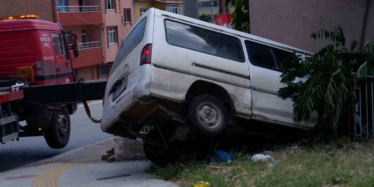 Ehliyetine El Konulan Sürücü Kaza Yaptı: 1 Yaralı