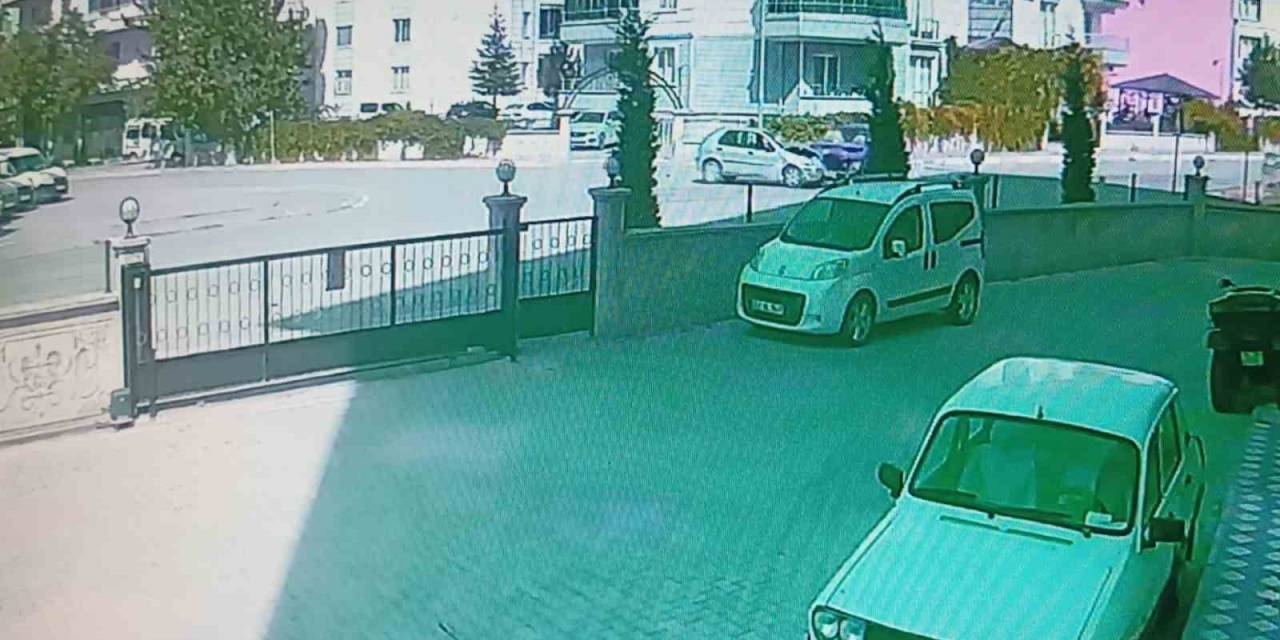 Kaza Anı Saniye Saniye Güvenlik Kamerasına Yansıdı