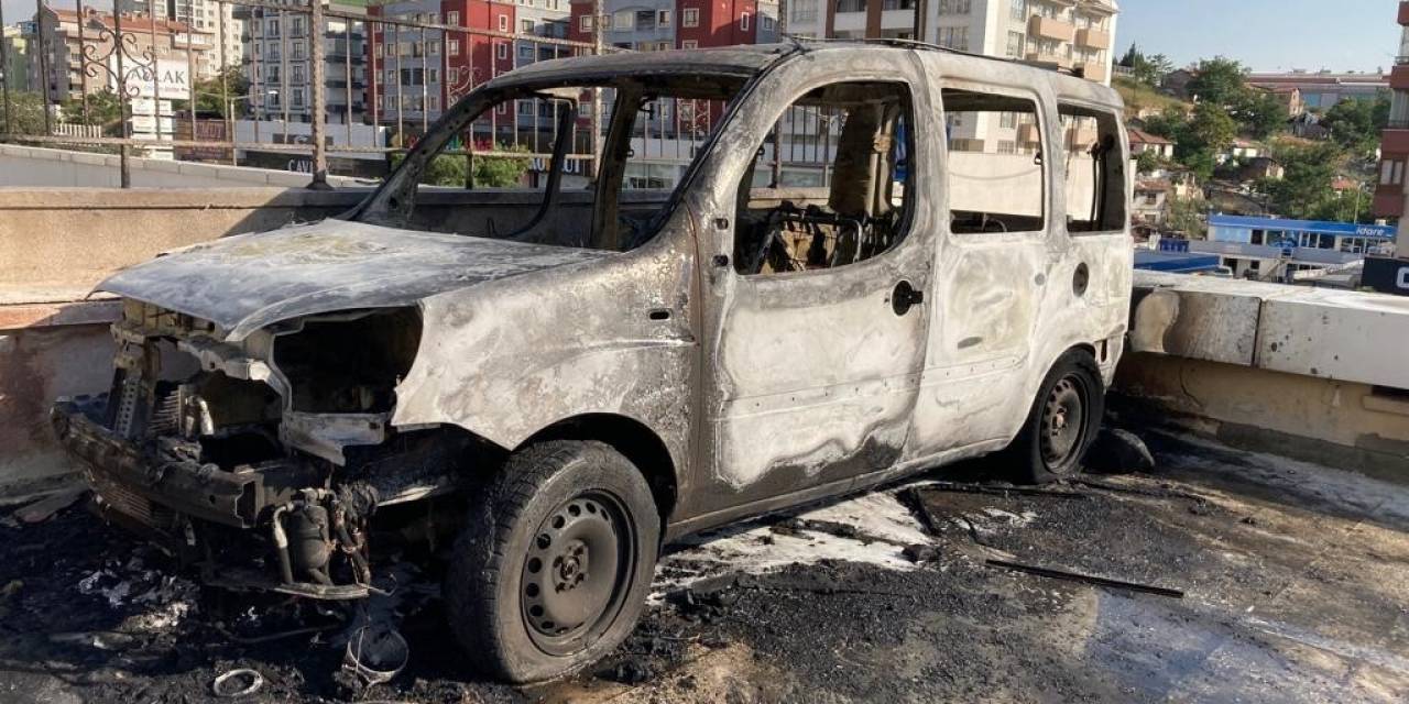 Ankara’da Korkutan Yangın: Otomobil Alev Topuna Döndü