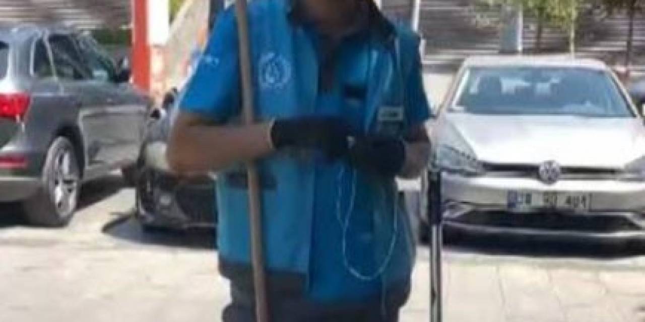 Temizlik İşçileri Erkin Koray’ı Anmak İçin Klip Çekti