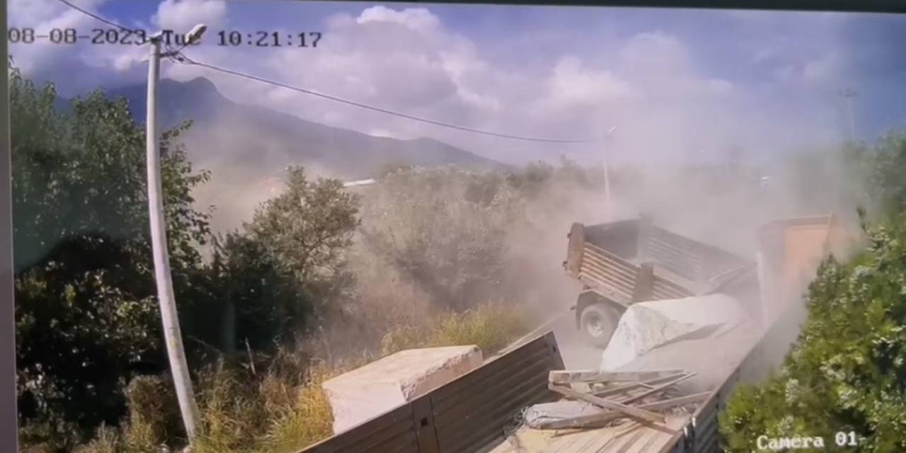 İki Kişinin Ağır Yaralandığı Kamyon İle Tırın Çarpışması Kamerada