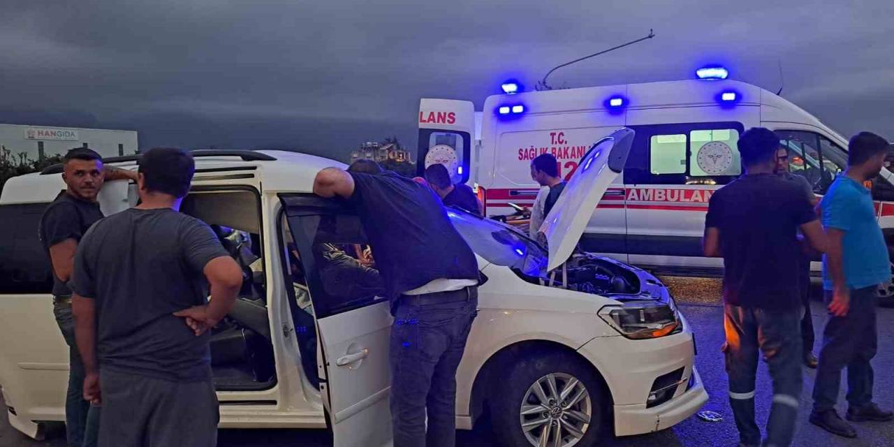 Tırla Çarpışan Hafif Ticari Aracın Sürücüsü Hayatını Kaybetti