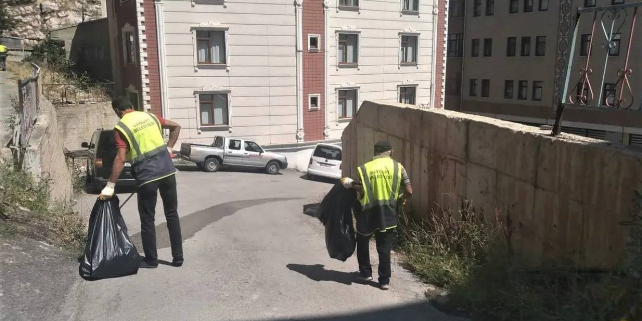 Çöpler Toplandı Yollar Yıkandı