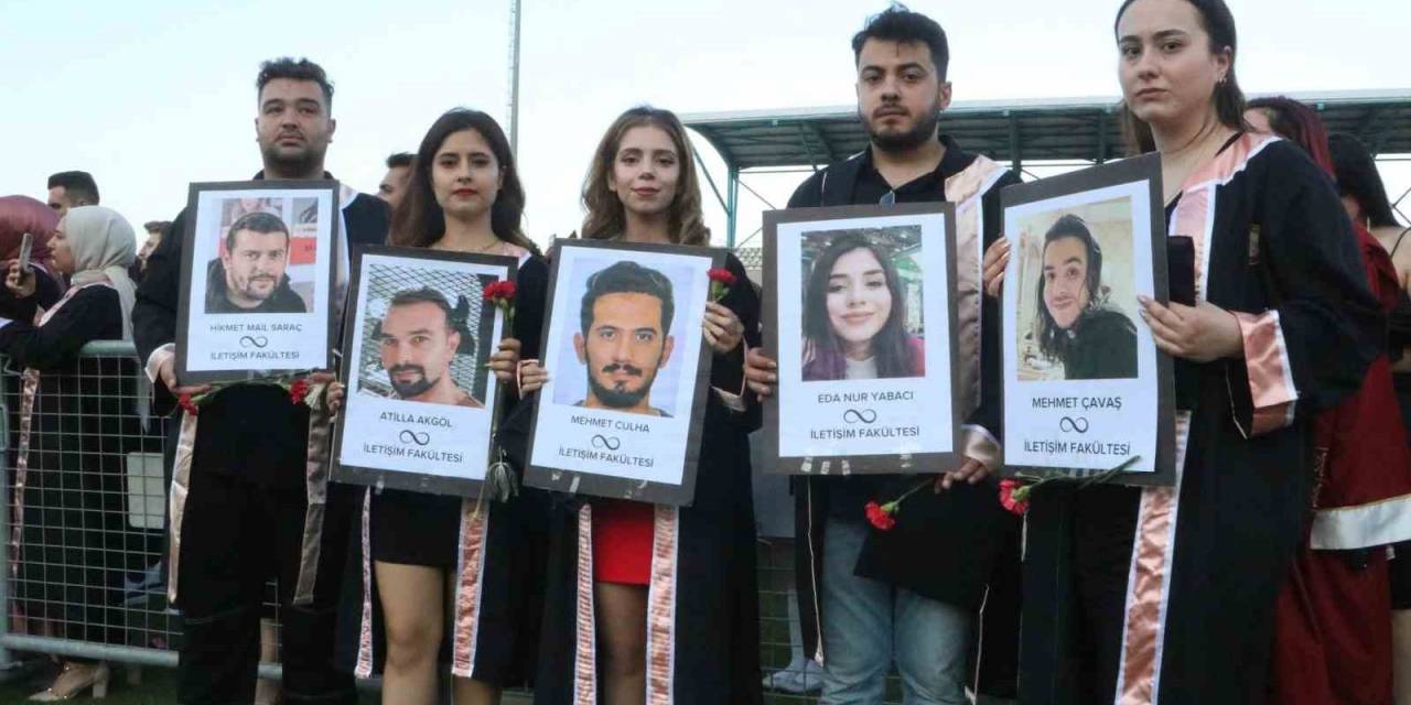 Enkaz Kentte Üniversite Öğrencilerinin Buruk Mezuniyeti