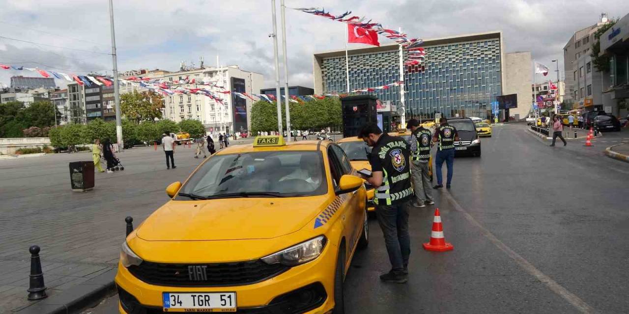 Taksim’de Ticari Taksi Denetimi Yapıldı