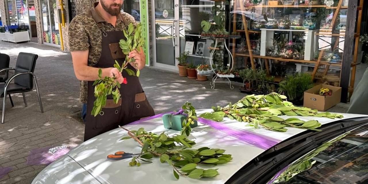 Düğün Sezonunda Çiçekçilerin Yüzleri Gülüyor