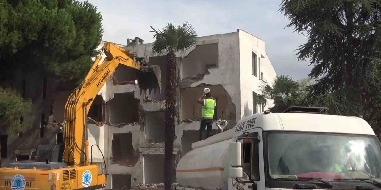 Tuzla’da Marmados Sitesi, Kentsel Dönüşüm Çerçevesinde Yıkıldı
