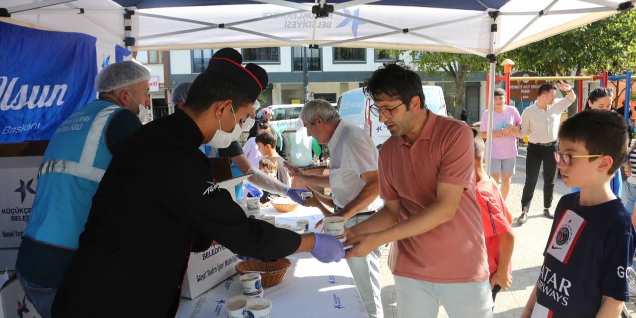 Küçükçekmece’de 30 Bin Porsiyon Aşure İkramı