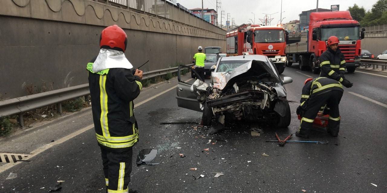 Otomobil İş Makinesine Arkadan Çarptı: 1 Kişi Ağır Yaralandı