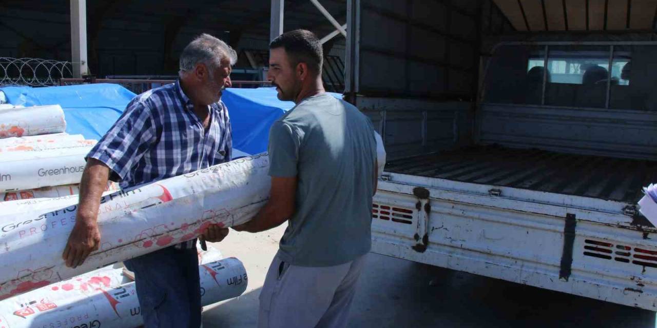 Antalya Büyükşehir’den Aksulu Çiftçilere Sera Naylonu Yardımı
