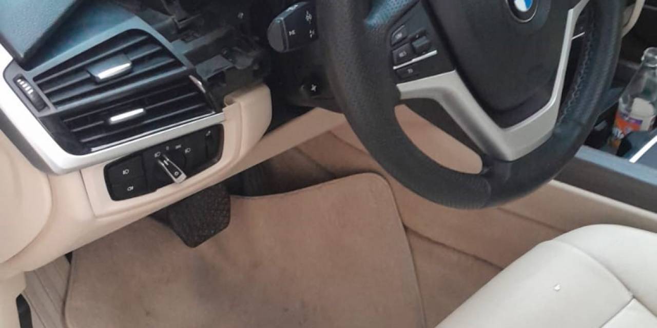 Küçükçekmece’de Lüks Araçlardan Gösterge Panel Hırsızları Kamerada