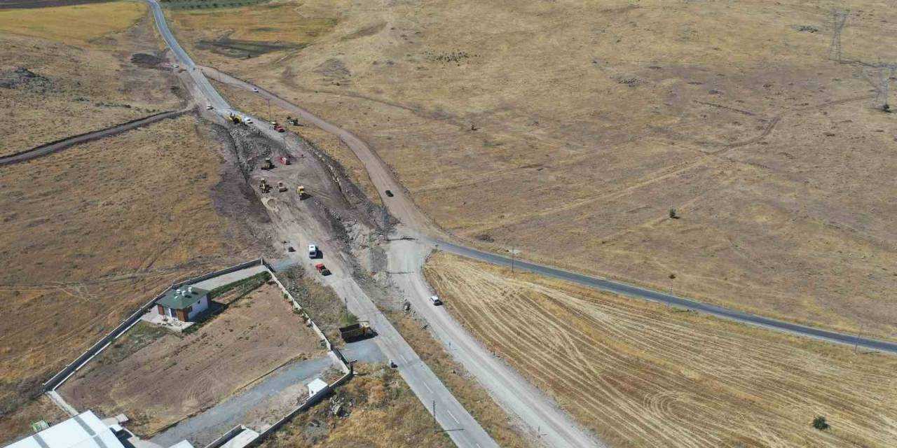 Büyükşehir’den Çevril-taşhan Arasındaki Yolda Önemli Çalışma