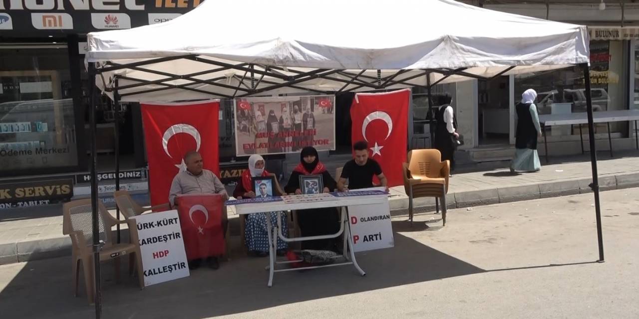 Muş’ta Annelerin Eylemi Devam Ediyor