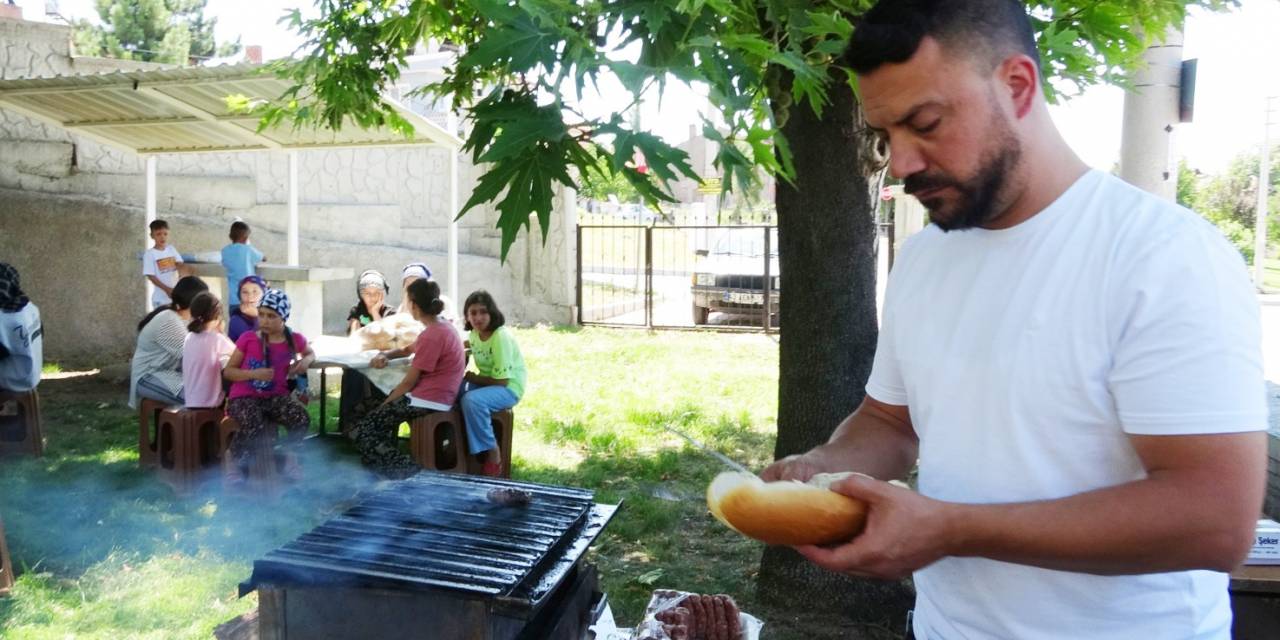 Yaz Kur’an Kursu Öğrencilere Mangalda Köfte