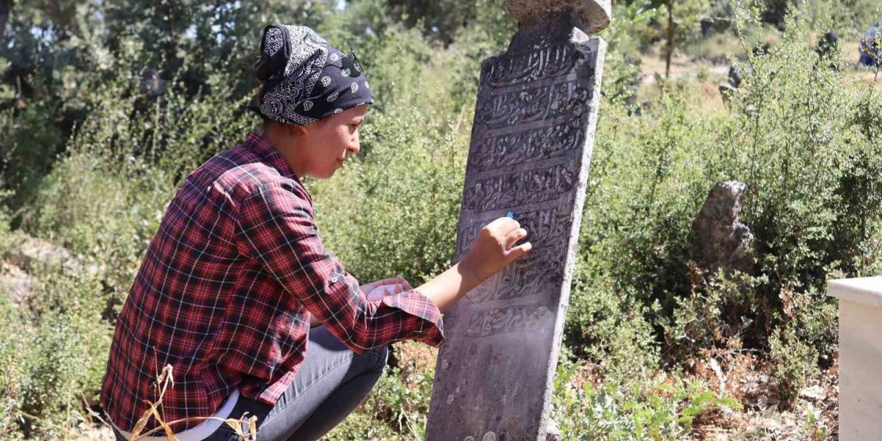 43 Mezarlıkta Osmanlı Dönemine Ait Mezar Taşları İncelendi