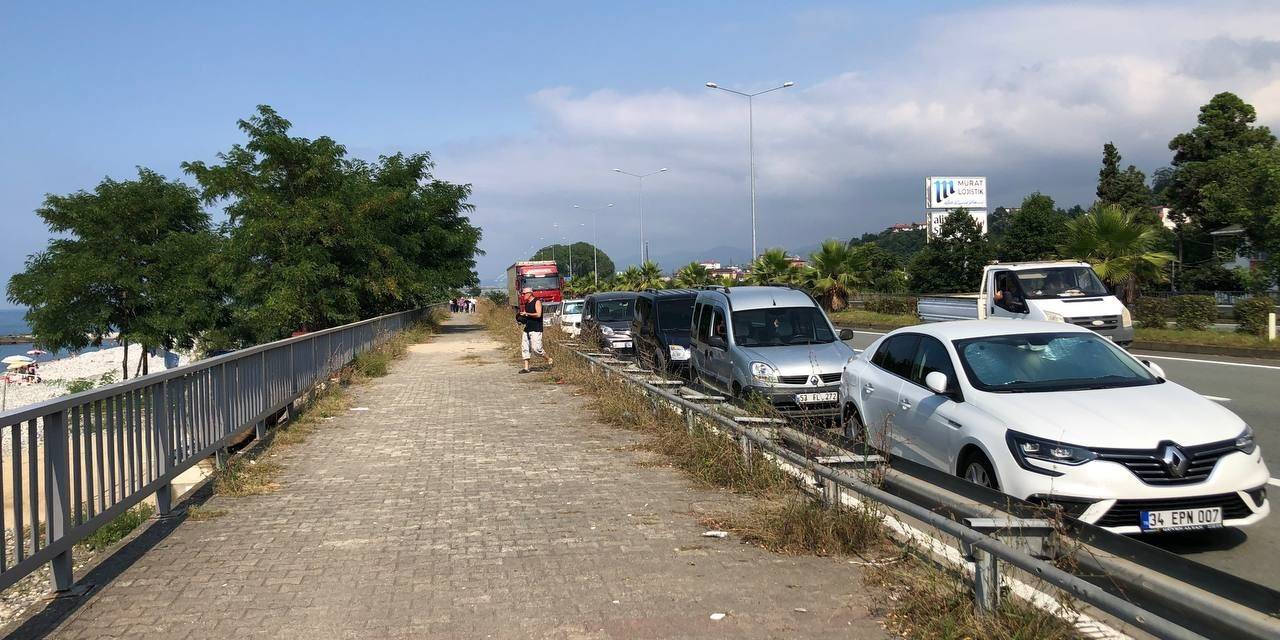 Denize Girenlerin Yol Kenarına Park Ettiği Araçlarına Kesilen Cezalar Tepki Çekti