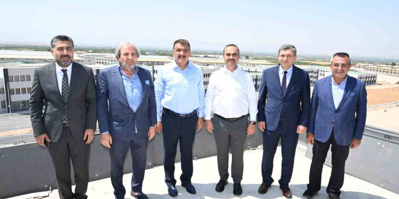 Bakan Kacır: "malatya’mızı Ve Tüm Deprem Bölgemizi Hızla Ayağa Kaldıracağız"